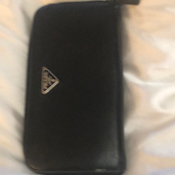 Authentic black leather Prada wallet - Picture 1 of 10